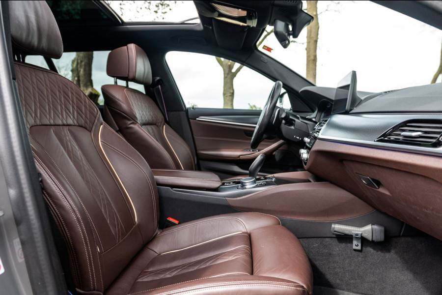 BMW 5 Serie Touring 520d High Executive M-Pakket I Pano I Trekhaak I Laser I