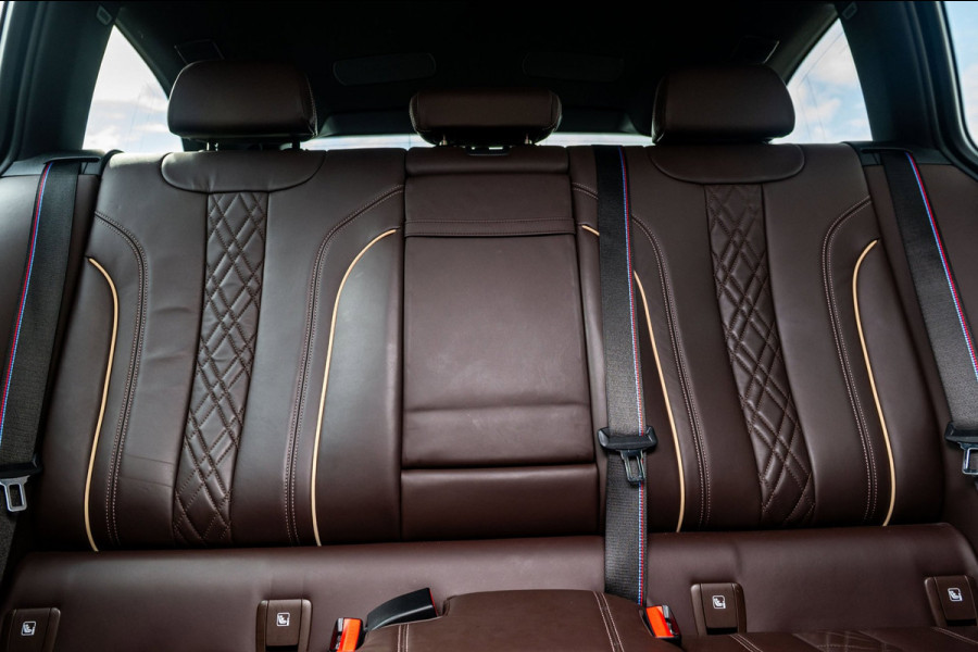 BMW 5 Serie Touring 520d High Executive M-Pakket I Pano I Trekhaak I Laser I