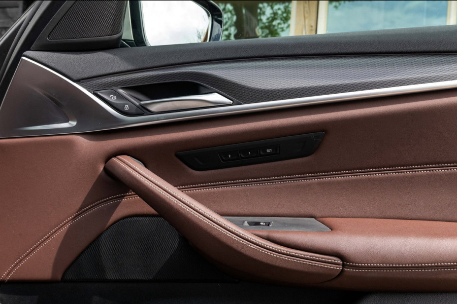 BMW 5 Serie Touring 520d High Executive M-Pakket I Pano I Trekhaak I Laser I