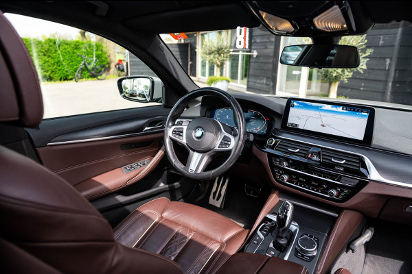 BMW 5 Serie Touring 520d High Executive M-Pakket I Pano I Trekhaak I Laser I