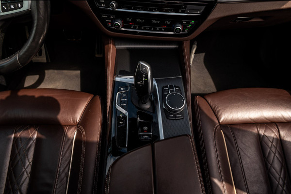 BMW 5 Serie Touring 520d High Executive M-Pakket I Pano I Trekhaak I Laser I