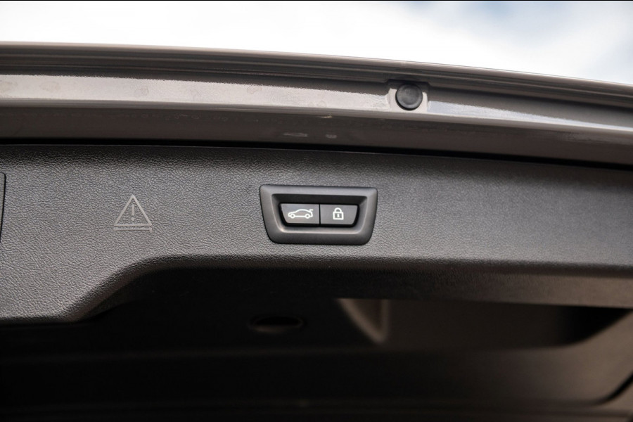 BMW 5 Serie Touring 520d High Executive M-Pakket I Pano I Trekhaak I Laser I