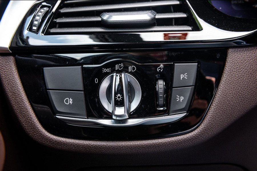 BMW 5 Serie Touring 520d High Executive M-Pakket I Pano I Trekhaak I Laser I