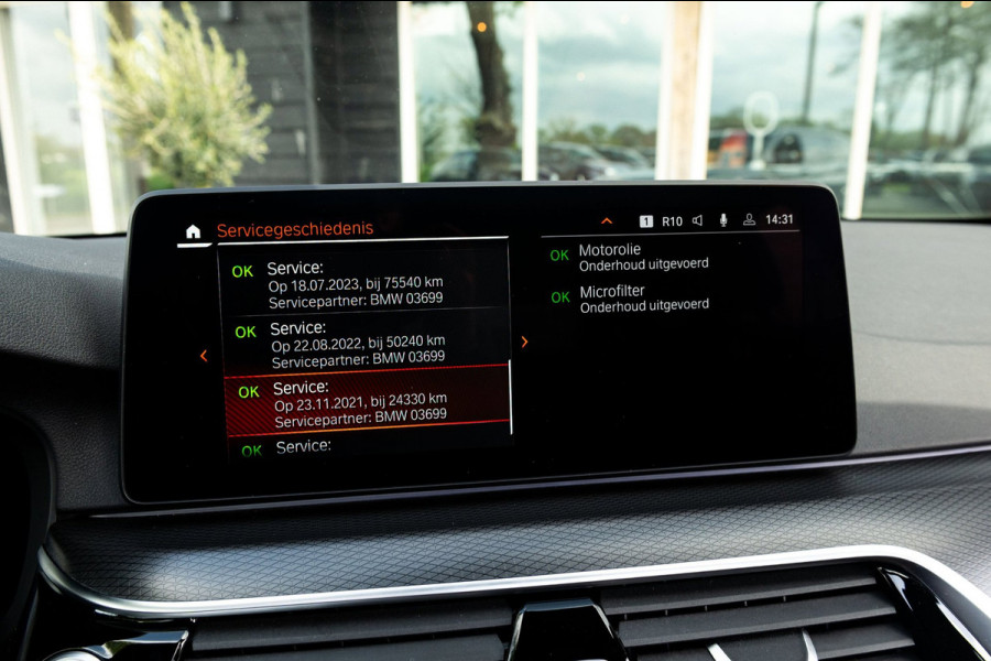 BMW 5 Serie Touring 520d High Executive M-Pakket I Pano I Trekhaak I Laser I