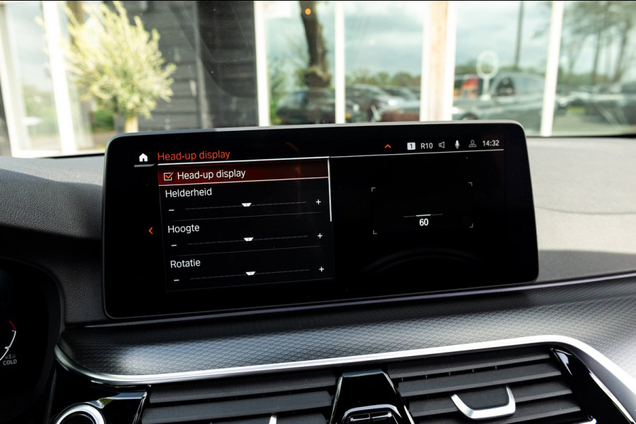 BMW 5 Serie Touring 520d High Executive M-Pakket I Pano I Trekhaak I Laser I