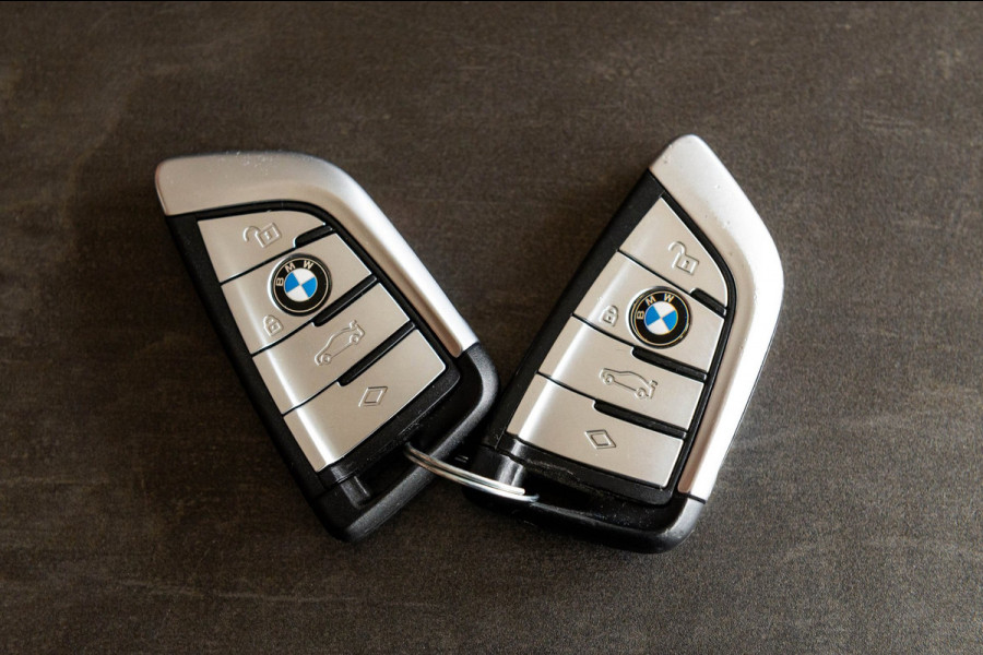 BMW 5 Serie Touring 520d High Executive M-Pakket I Pano I Trekhaak I Laser I