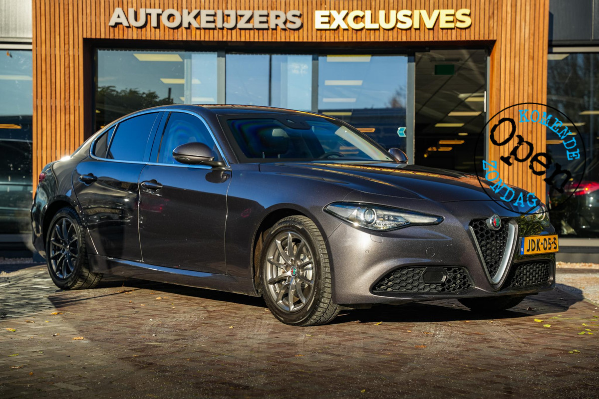 Alfa Romeo Giulia 2.0 T AWD Gepantserd / Armoured B4 B4 + GEPANTSERD 280 PK | Diplomatiek veiligheidsglas | Ex-regeringsauto Italië | Unieke historie