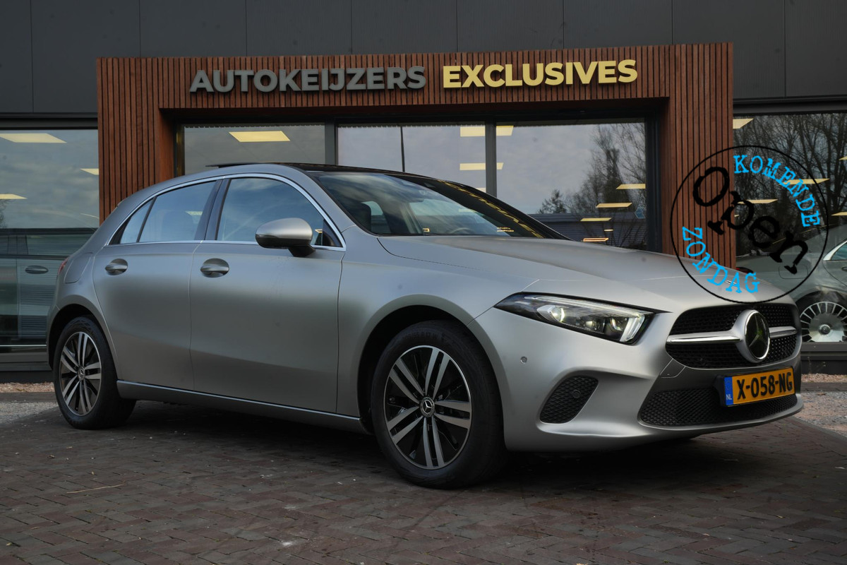 Mercedes-Benz A-Klasse 250 e Premium Plus Panoramadak Widescreen Adaptieve Cruise Leer Stoelverw. Ambient