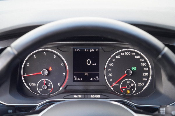 Volkswagen Polo 1.0 TSI Highline / Navigatie / Stoelverw. / Climate / Adaptieve Cruise / Automaat