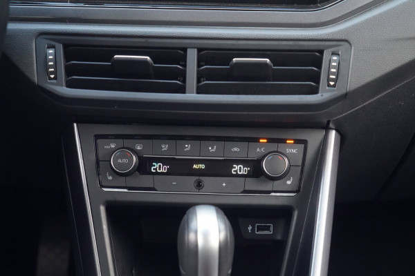 Volkswagen Polo 1.0 TSI Highline / Navigatie / Stoelverw. / Climate / Adaptieve Cruise / Automaat