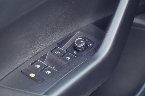 Volkswagen Polo 1.0 TSI Highline / Navigatie / Stoelverw. / Climate / Adaptieve Cruise / Automaat