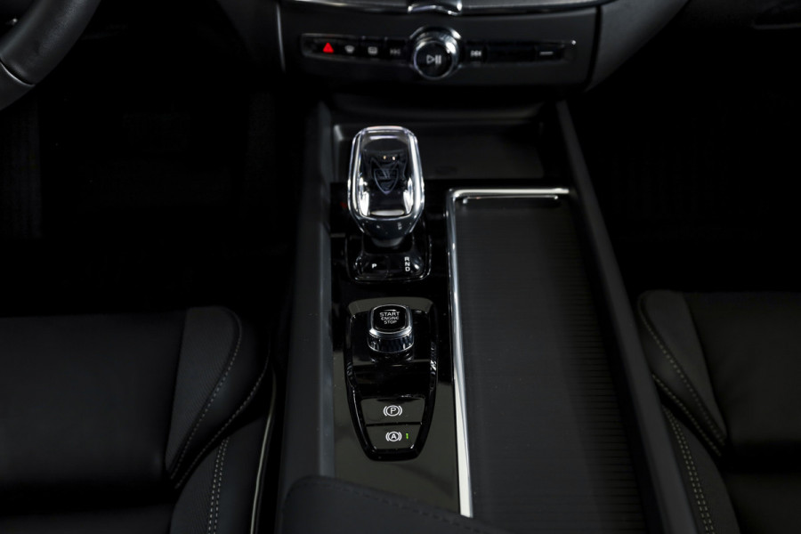 Volvo XC60 T8 Plug-in-hybrid AWD Polestar Engineered - Facelift MY26 | S/K-Panodak | Elek. Trekhaak | Harman/Kardon | 360 Camera | Dig.Cockpit | Adapt.Cruise | Stoel+-Stuurverw. | Elek. stoelen | NAV+App.Connect | ECC | LM 21" | 9215