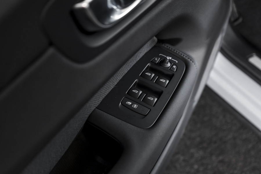 Volvo XC60 T8 Plug-in-hybrid AWD Polestar Engineered - Facelift MY26 | S/K-Panodak | Elek. Trekhaak | Harman/Kardon | 360 Camera | Dig.Cockpit | Adapt.Cruise | Stoel+-Stuurverw. | Elek. stoelen | NAV+App.Connect | ECC | LM 21" | 9215