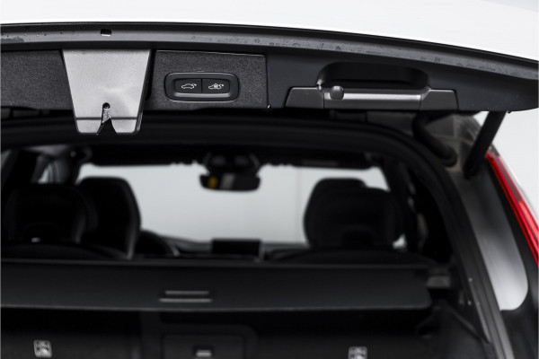 Volvo XC60 T8 Plug-in-hybrid AWD Polestar Engineered - Facelift MY26 | S/K-Panodak | Elek. Trekhaak | Harman/Kardon | 360 Camera | Dig.Cockpit | Adapt.Cruise | Stoel+-Stuurverw. | Elek. stoelen | NAV+App.Connect | ECC | LM 21" | 9215