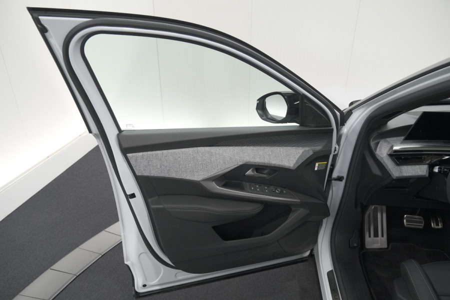 Peugeot 3008 1.2 Hybrid 145 GT | Camera | Adaptieve Cruise Control | Elektrische Kofferklep | Stuurwielverwarming