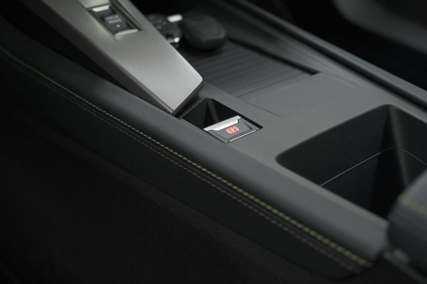 Peugeot 408 1.2 Hybrid 136 e-DCS6 GT | 360 Camera | Adaptieve Cruise Control | Elektronische Kofferklep | Apple Carplay