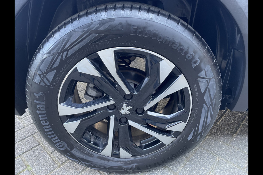 Peugeot 2008 100pk Allure Pack (Camera - Automatische Airco - i-cockpit - Navigatie - 17" - Apple Carplay - LED)