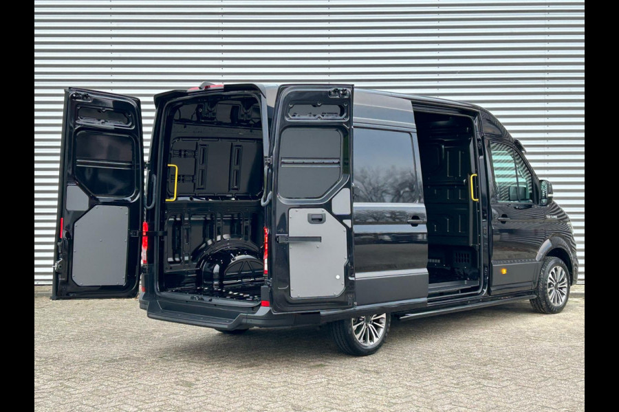 MAN TGE 3.140 L3H3 Automaat 140PK Zwart Black Lion Cruise control Carplay Camera