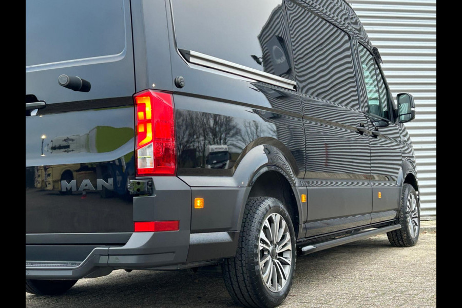 MAN TGE 3.140 L3H3 Automaat 140PK Zwart Black Lion Cruise control Carplay Camera