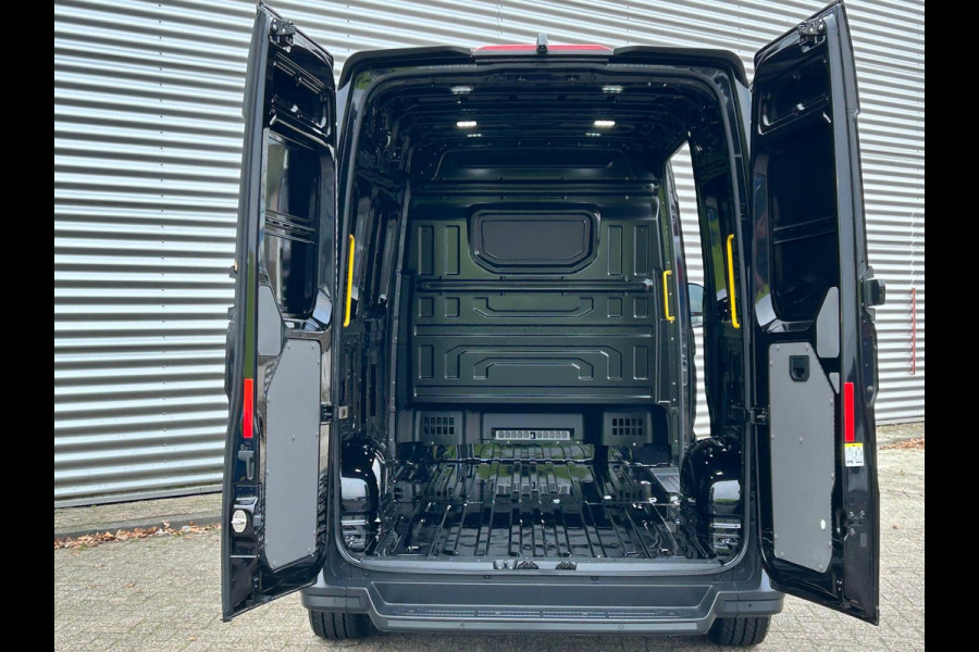 MAN TGE 3.140 L3H3 Automaat 140PK Zwart Black Lion Cruise control Carplay Camera