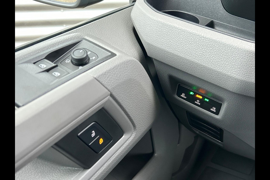 MAN TGE 3.140 L3H3 Automaat 140PK Zwart Black Lion Cruise control Carplay Camera