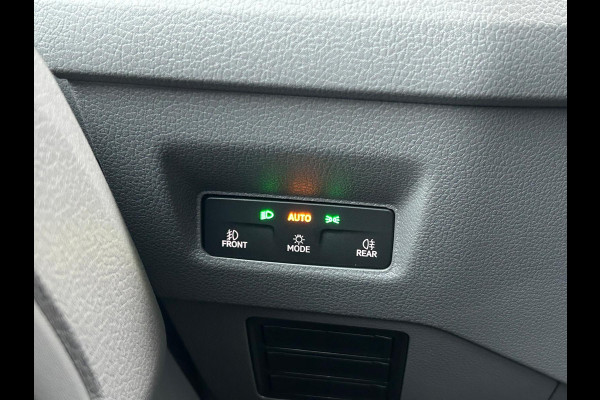 MAN TGE 3.140 L3H3 Automaat 140PK Zwart Black Lion Cruise control Carplay Camera