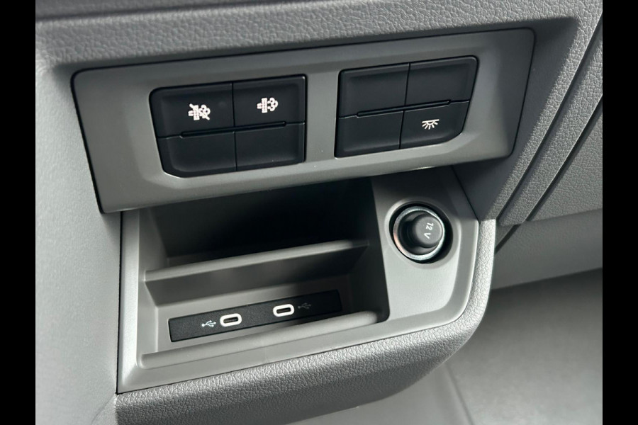 MAN TGE 3.140 L3H3 Automaat 140PK Zwart Black Lion Cruise control Carplay Camera