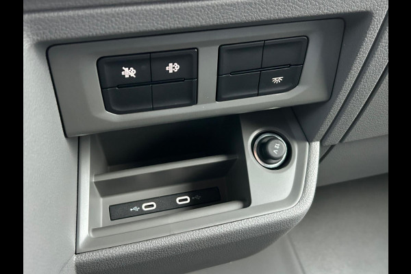 MAN TGE 3.140 L3H3 Automaat 140PK Zwart Black Lion Cruise control Carplay Camera