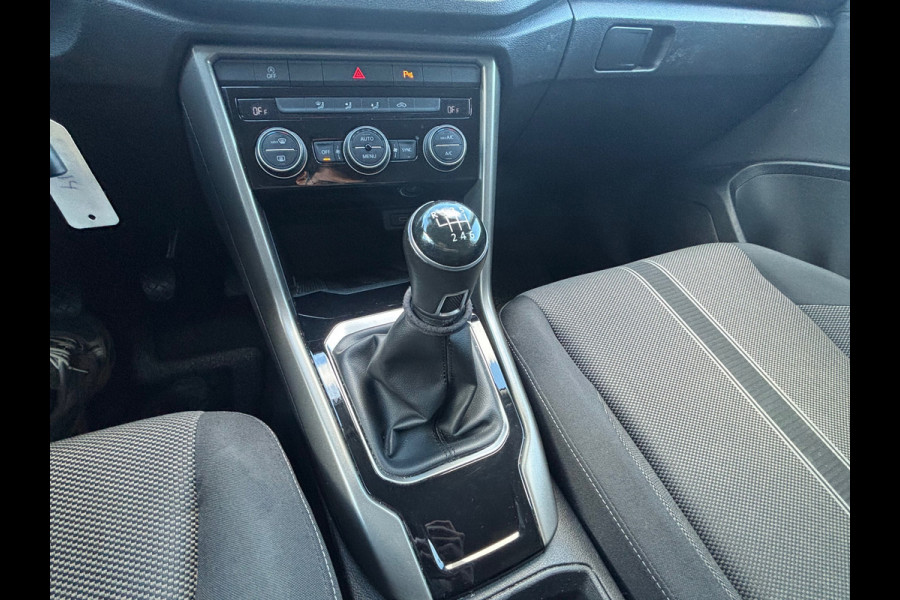 Volkswagen T-Roc 1.0 TSI Style Business TREKHAAK| ACC|CARPLAY|