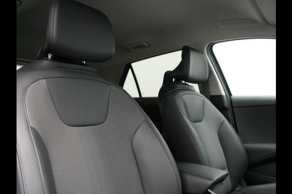 Kia Niro 1.6 GDi DynamicLine PHEV 182pk Dealer O.H. | Adaptive Cruise | Camera | Sfeerverlichting | Apple Carplay | Sportstoelen & Stuur Verwarmd | Widescreen Navi | Keyless | LED Koplampen | DAB | Plug In Hybrid