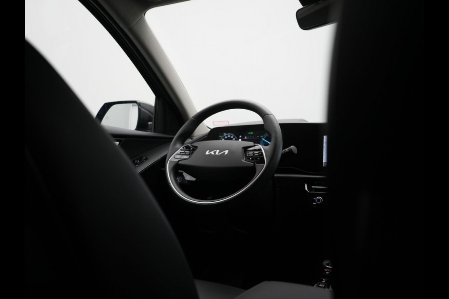 Kia Niro 1.6 GDi DynamicLine PHEV 182pk Dealer O.H. | Adaptive Cruise | Camera | Sfeerverlichting | Apple Carplay | Sportstoelen & Stuur Verwarmd | Widescreen Navi | Keyless | LED Koplampen | DAB | Plug In Hybrid