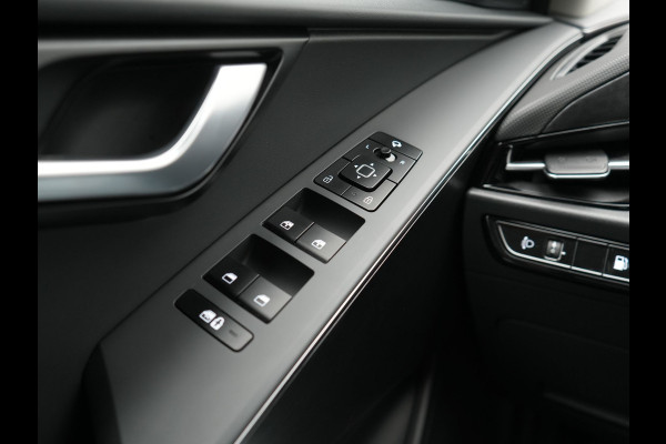 Kia Niro 1.6 GDi DynamicLine PHEV 182pk Dealer O.H. | Adaptive Cruise | Camera | Sfeerverlichting | Apple Carplay | Sportstoelen & Stuur Verwarmd | Widescreen Navi | Keyless | LED Koplampen | DAB | Plug In Hybrid
