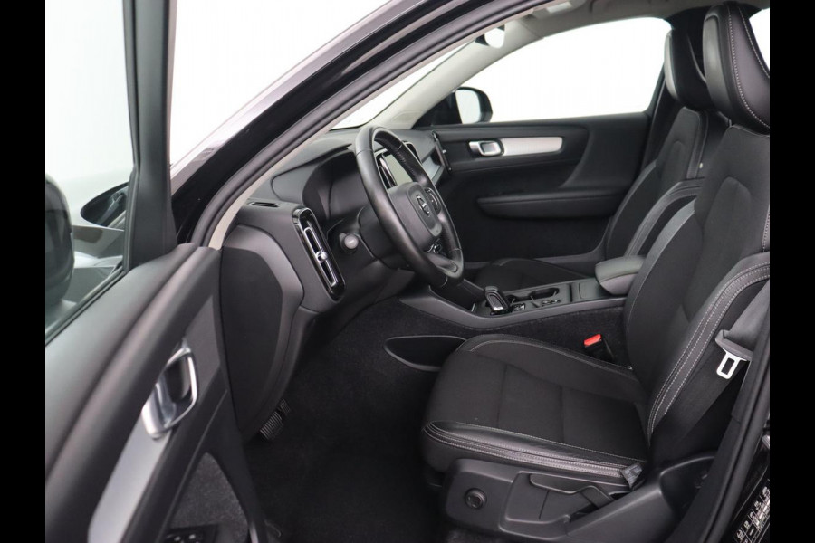 Volvo XC40 2.0 T4 Momentum | 1e eigenaar | 360 Camera | Trekhaak | Adaptive cruise | Dodehoek detectie | 19'' lichtmetalen velgen | Navigatie | Full LED | Climate control | Bluetooth | Parkeerhulp | Half leder | Origineel NL