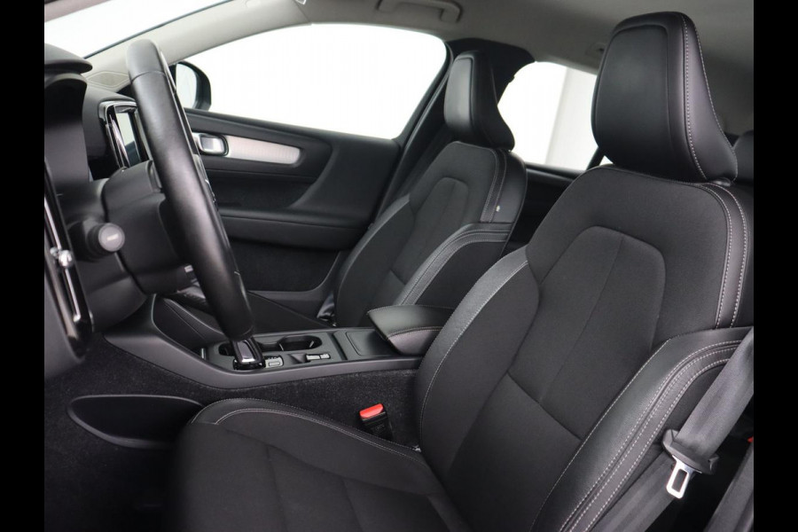Volvo XC40 2.0 T4 Momentum | 1e eigenaar | 360 Camera | Trekhaak | Adaptive cruise | Dodehoek detectie | 19'' lichtmetalen velgen | Navigatie | Full LED | Climate control | Bluetooth | Parkeerhulp | Half leder | Origineel NL
