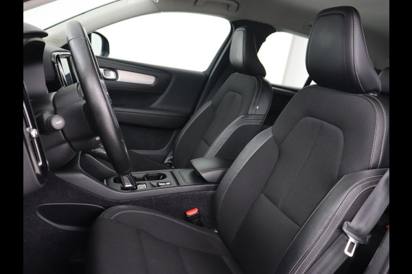 Volvo XC40 2.0 T4 Momentum | 1e eigenaar | 360 Camera | Trekhaak | Adaptive cruise | Dodehoek detectie | 19'' lichtmetalen velgen | Navigatie | Full LED | Climate control | Bluetooth | Parkeerhulp | Half leder | Origineel NL