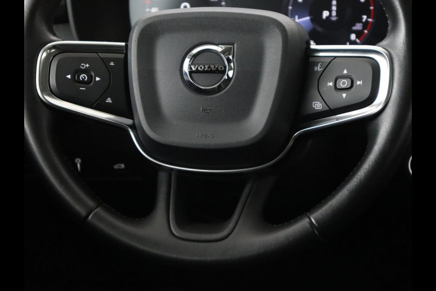 Volvo XC40 2.0 T4 Momentum | 1e eigenaar | 360 Camera | Trekhaak | Adaptive cruise | Dodehoek detectie | 19'' lichtmetalen velgen | Navigatie | Full LED | Climate control | Bluetooth | Parkeerhulp | Half leder | Origineel NL