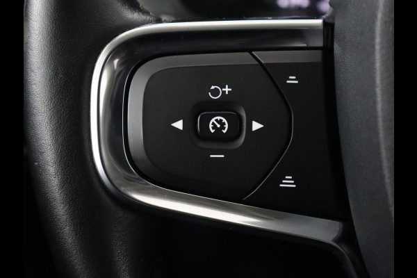Volvo XC40 2.0 T4 Momentum | 1e eigenaar | 360 Camera | Trekhaak | Adaptive cruise | Dodehoek detectie | 19'' lichtmetalen velgen | Navigatie | Full LED | Climate control | Bluetooth | Parkeerhulp | Half leder | Origineel NL