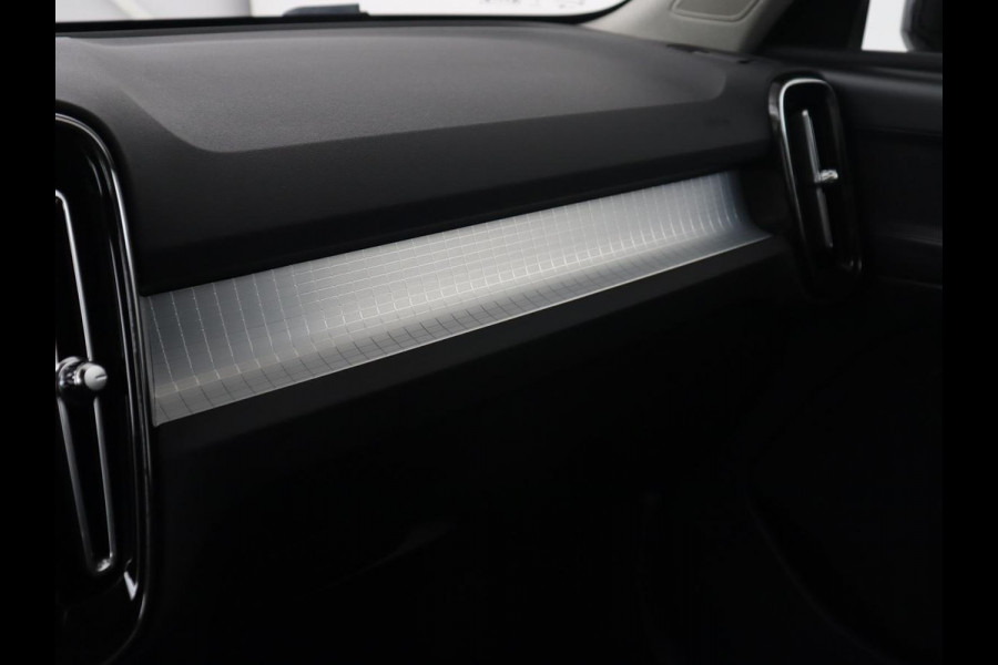 Volvo XC40 2.0 T4 Momentum | 1e eigenaar | 360 Camera | Trekhaak | Adaptive cruise | Dodehoek detectie | 19'' lichtmetalen velgen | Navigatie | Full LED | Climate control | Bluetooth | Parkeerhulp | Half leder | Origineel NL
