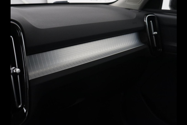 Volvo XC40 2.0 T4 Momentum | 1e eigenaar | 360 Camera | Trekhaak | Adaptive cruise | Dodehoek detectie | 19'' lichtmetalen velgen | Navigatie | Full LED | Climate control | Bluetooth | Parkeerhulp | Half leder | Origineel NL