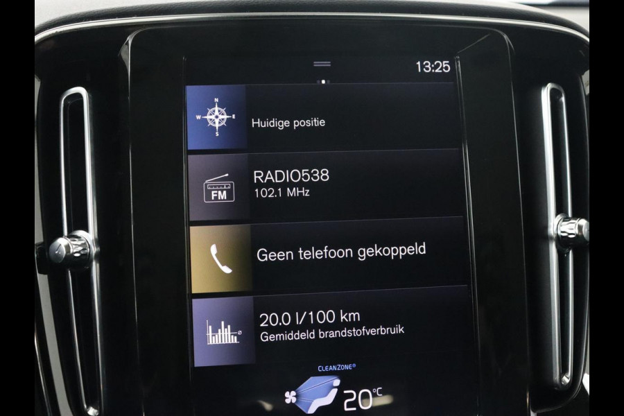 Volvo XC40 2.0 T4 Momentum | 1e eigenaar | 360 Camera | Trekhaak | Adaptive cruise | Dodehoek detectie | 19'' lichtmetalen velgen | Navigatie | Full LED | Climate control | Bluetooth | Parkeerhulp | Half leder | Origineel NL