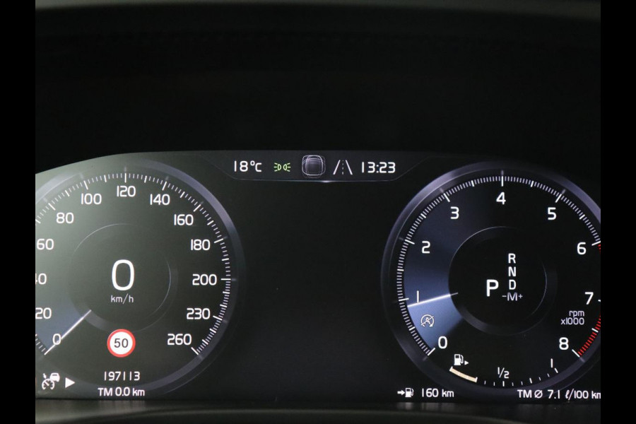Volvo XC40 2.0 T4 Momentum | 1e eigenaar | 360 Camera | Trekhaak | Adaptive cruise | Dodehoek detectie | 19'' lichtmetalen velgen | Navigatie | Full LED | Climate control | Bluetooth | Parkeerhulp | Half leder | Origineel NL