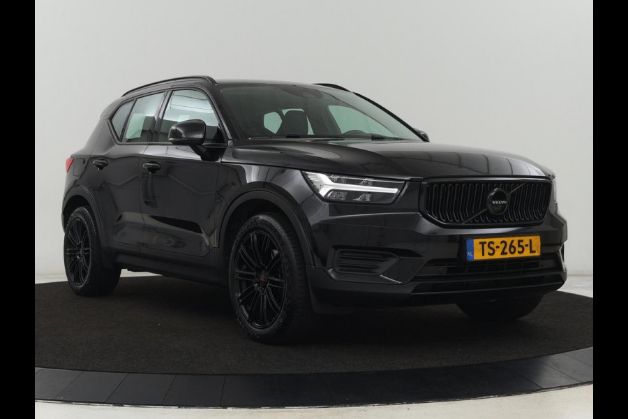 Volvo XC40 2.0 T4 Momentum | 1e eigenaar | 360 Camera | Trekhaak | Adaptive cruise | Dodehoek detectie | 19'' lichtmetalen velgen | Navigatie | Full LED | Climate control | Bluetooth | Parkeerhulp | Half leder | Origineel NL