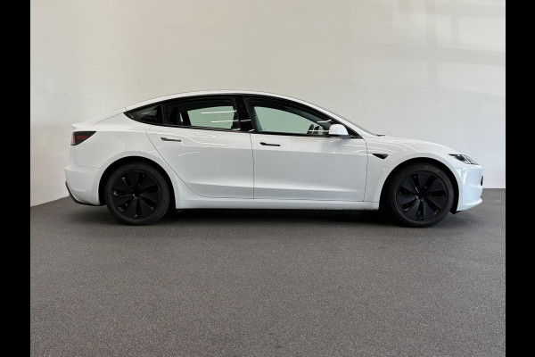 Tesla Model 3 RWD 60 kWh Panoramadak Navigatie Camera Parkeersensoren Cruise Control Stoelverwarming Dodehoek detectie Full LED Leder Climate Control Elektrische Stoelen