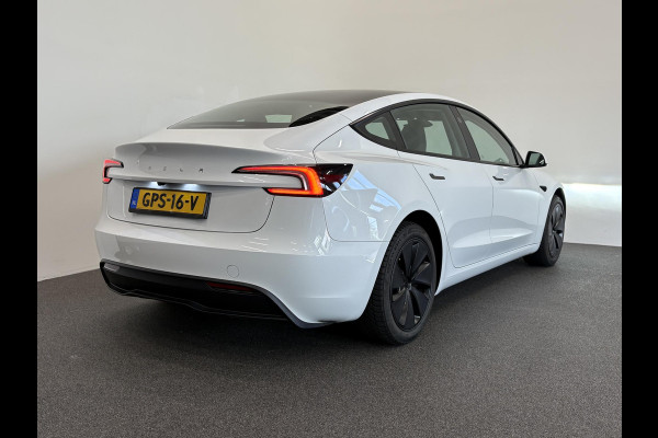 Tesla Model 3 RWD 60 kWh Panoramadak Navigatie Camera Parkeersensoren Cruise Control Stoelverwarming Dodehoek detectie Full LED Leder Climate Control Elektrische Stoelen