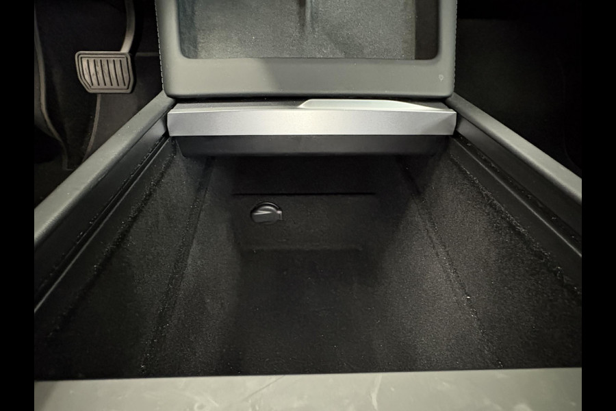 Tesla Model 3 RWD 60 kWh Panoramadak Navigatie Camera Parkeersensoren Cruise Control Stoelverwarming Dodehoek detectie Full LED Leder Climate Control Elektrische Stoelen