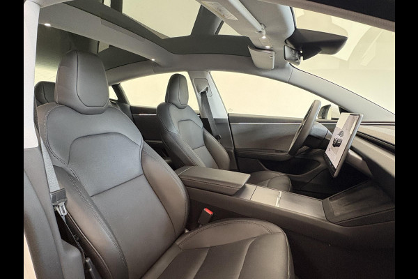 Tesla Model 3 RWD 60 kWh Panoramadak Navigatie Camera Parkeersensoren Cruise Control Stoelverwarming Dodehoek detectie Full LED Leder Climate Control Elektrische Stoelen