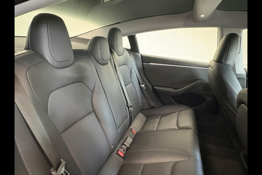 Tesla Model 3 RWD 60 kWh Panoramadak Navigatie Camera Parkeersensoren Cruise Control Stoelverwarming Dodehoek detectie Full LED Leder Climate Control Elektrische Stoelen