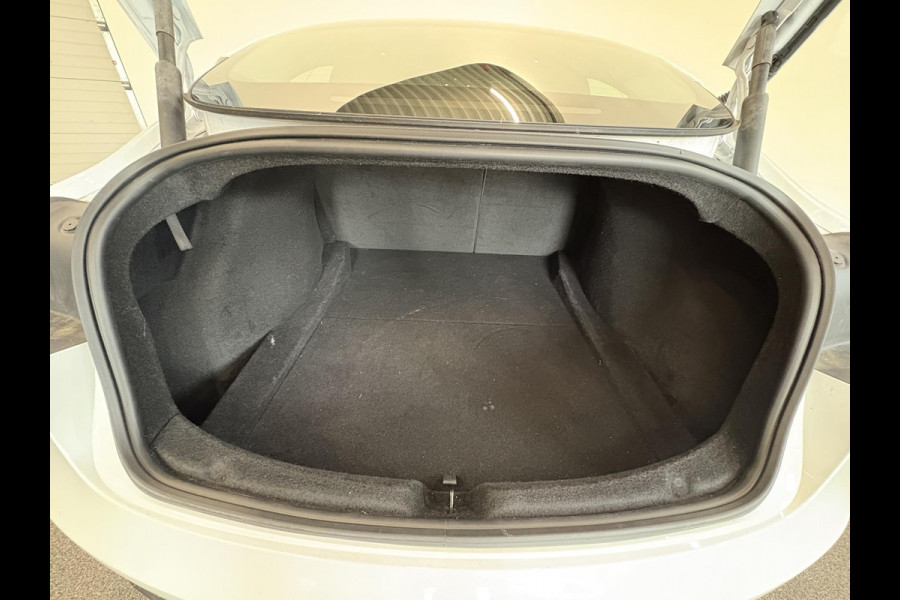 Tesla Model 3 RWD 60 kWh Panoramadak Navigatie Camera Parkeersensoren Cruise Control Stoelverwarming Dodehoek detectie Full LED Leder Climate Control Elektrische Stoelen