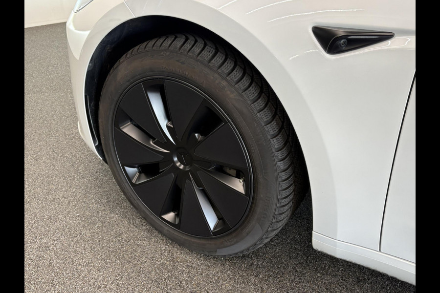 Tesla Model 3 RWD 60 kWh Panoramadak Navigatie Camera Parkeersensoren Cruise Control Stoelverwarming Dodehoek detectie Full LED Leder Climate Control Elektrische Stoelen