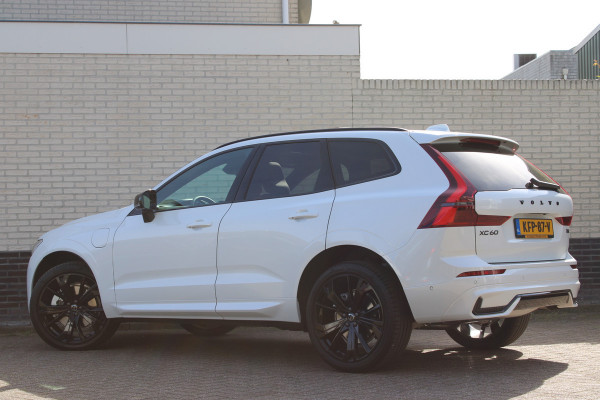 Volvo XC60 2.0 T8 Plug-in hybrid Plus Black Edition | Head-up | 360 | Zwenkbare trekhaak | Panoramadak